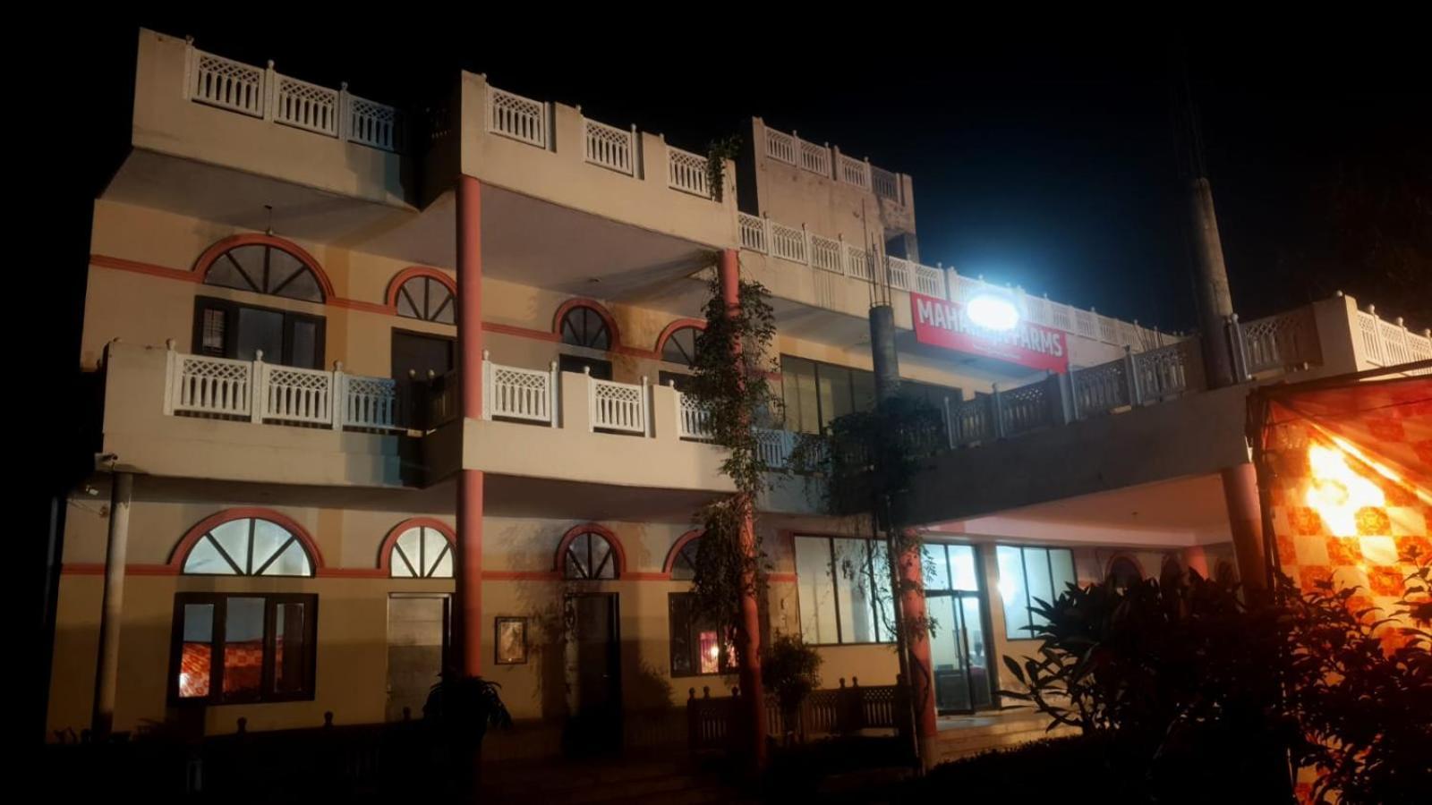 Hotel Maharaja Farms à Gurgaon Extérieur photo